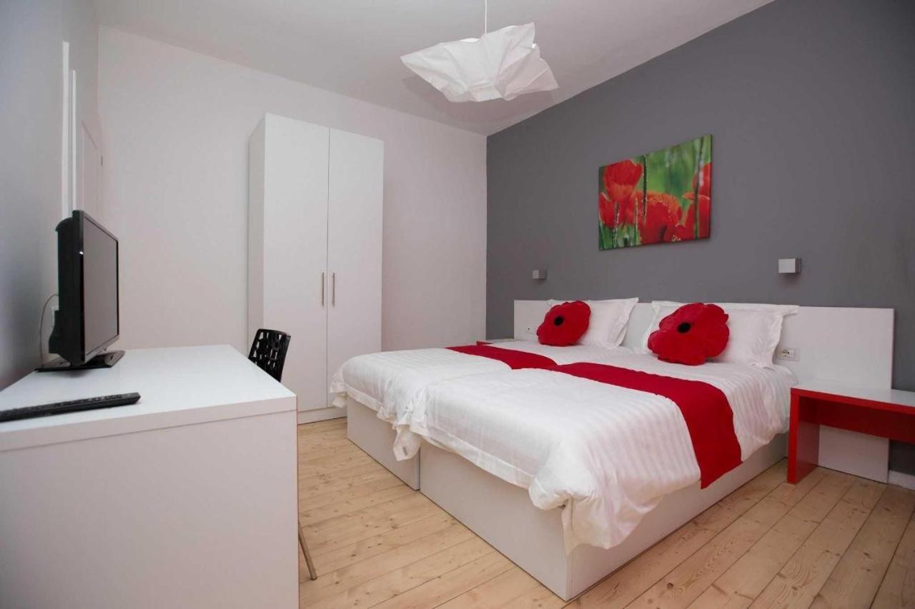 Hotel Rimini Tirana Bagian luar foto